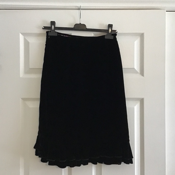 WD.NY Black silk/velvet skirt with ruffle trim hem size 8 - Picture 6 of 8